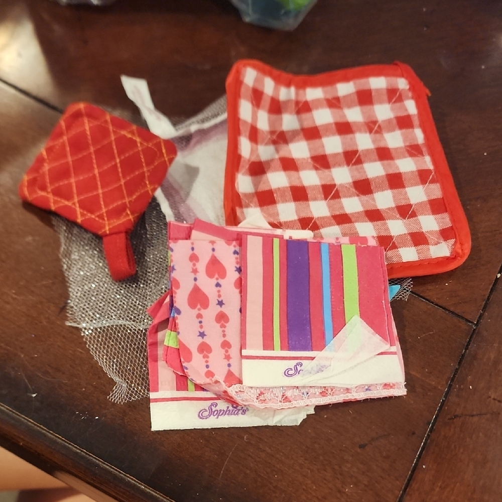 18in doll Party Napkins and Red Pot Holder Set